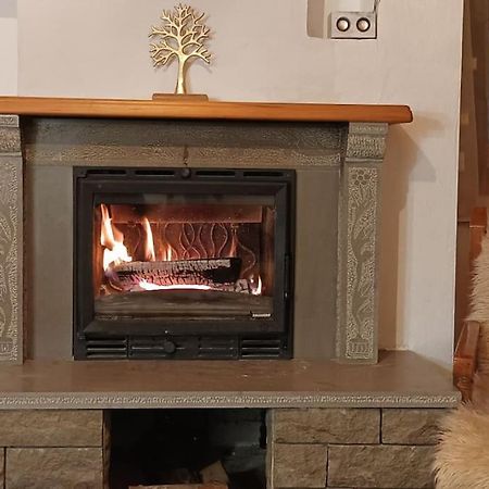 מצובון Cozy Loft With Fireplace & View מראה חיצוני תמונה